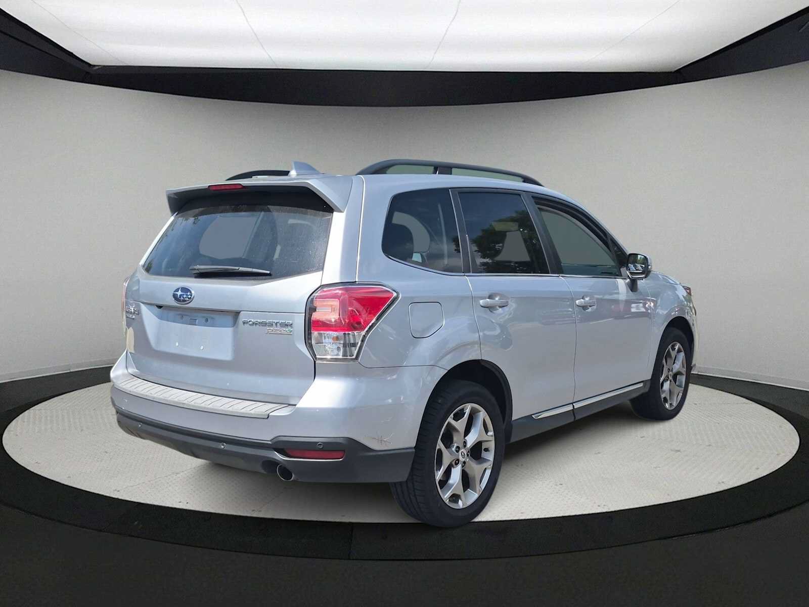 Used 2017 Subaru Forester 2.5i Touring AWD/4WD image 8