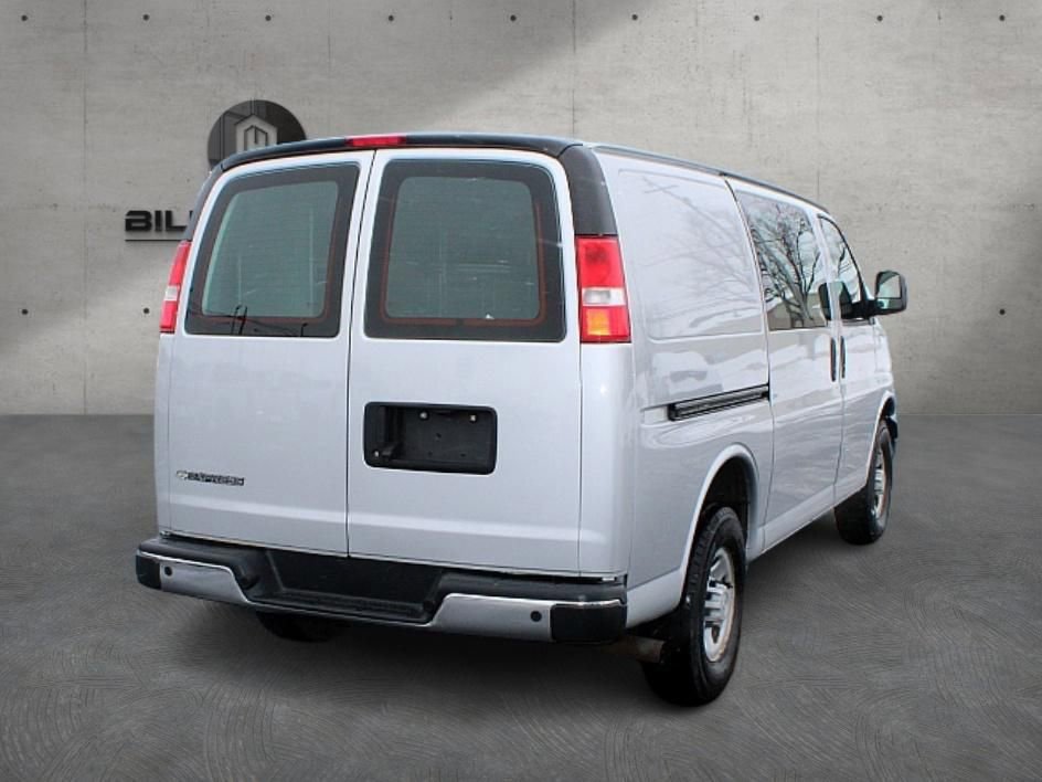 Used 2018 Chevrolet Express 2500 w/ Driver Convenience Package image 5
