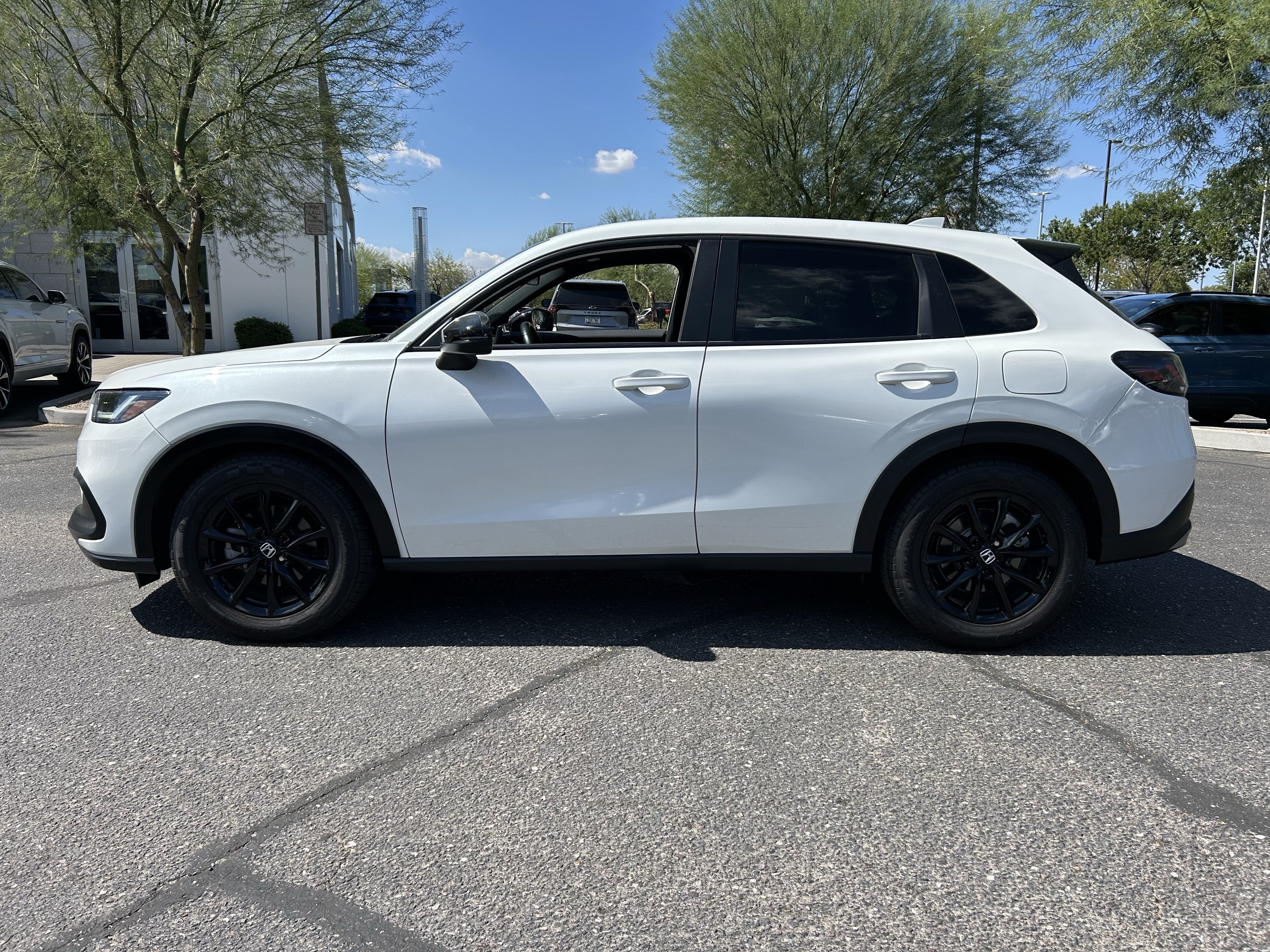 Used 2024 Honda HR-V Sport image 2