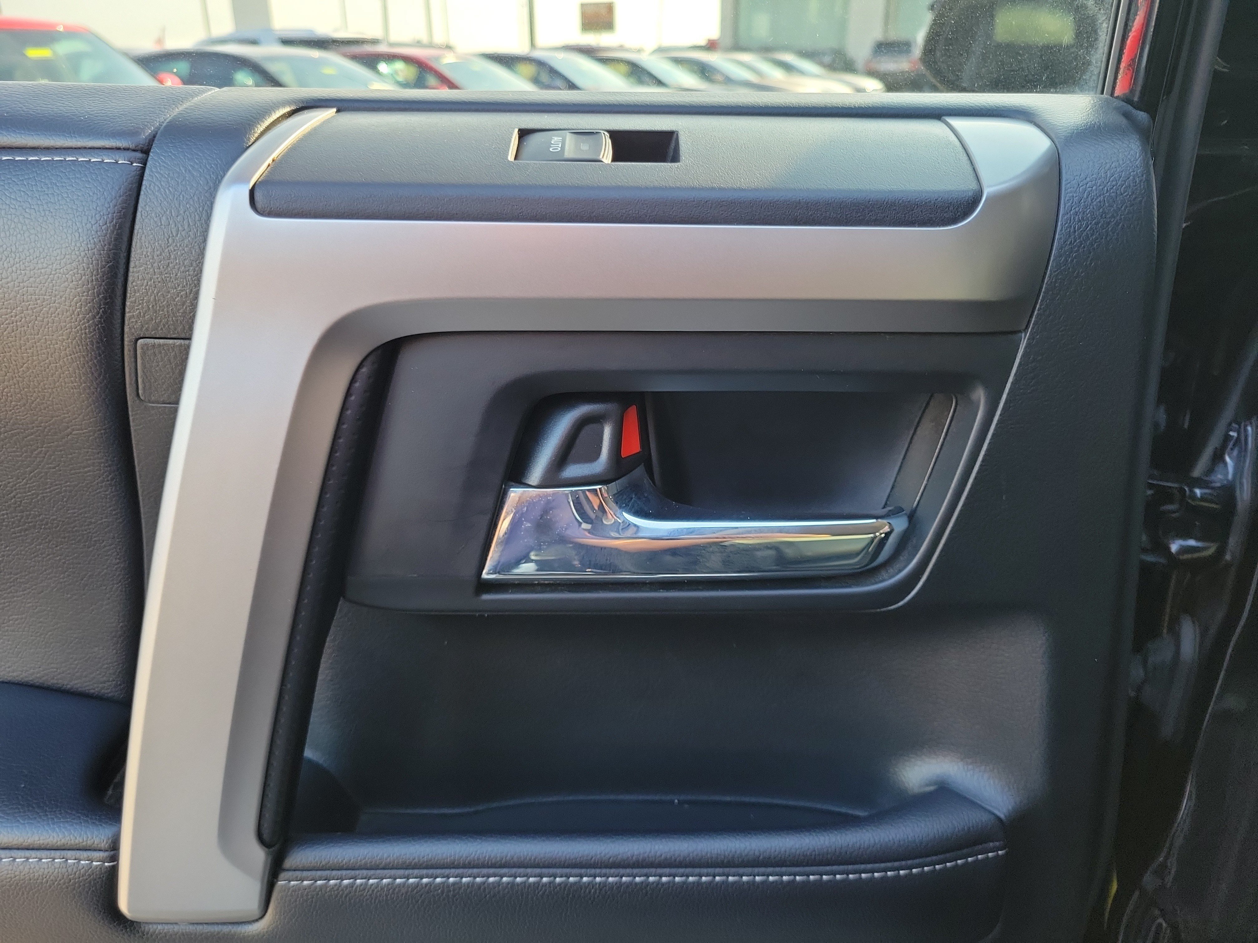 Used 2018 Toyota 4Runner Limited AWD/4WD image 12