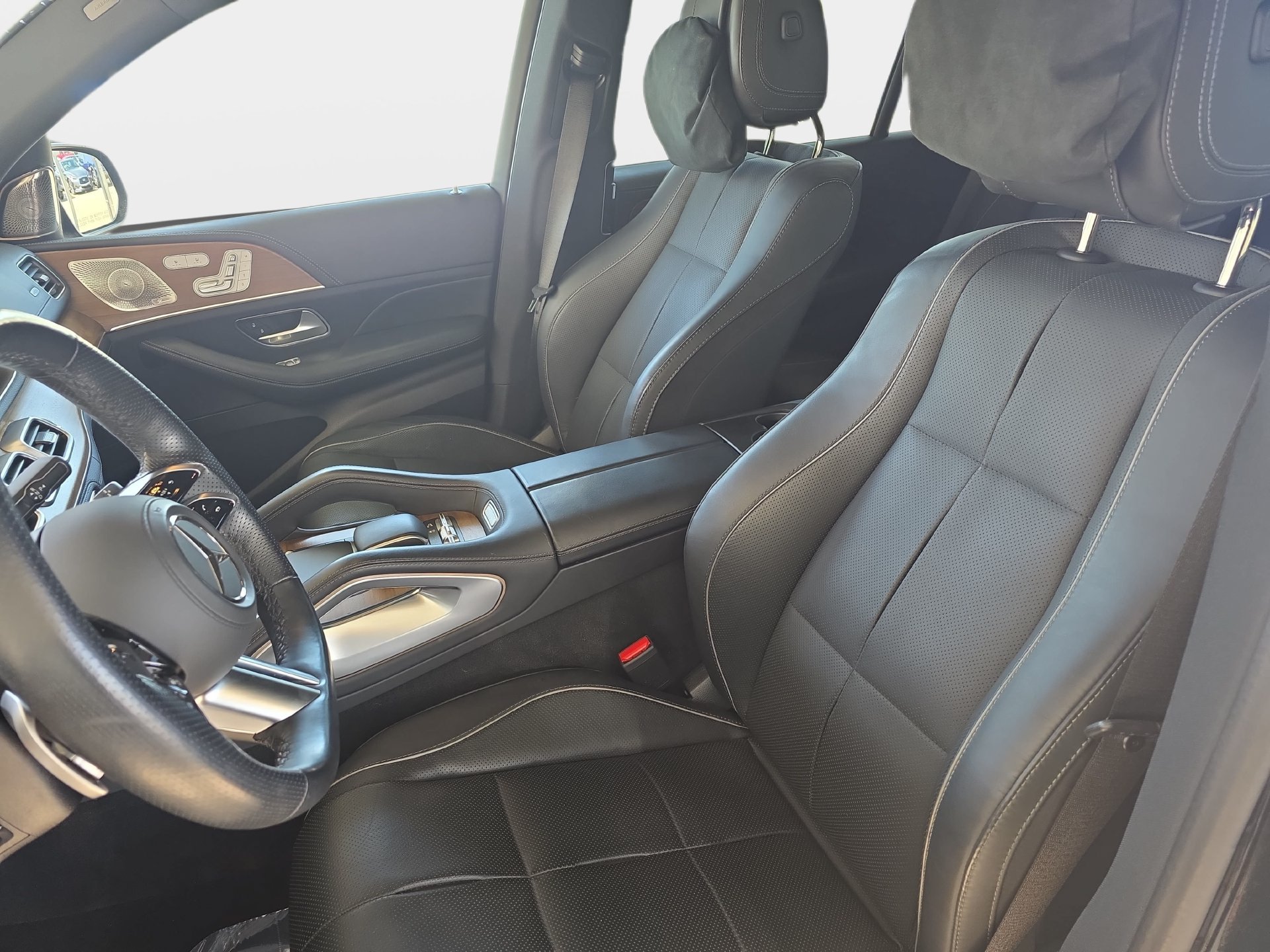 Used 2025 Mercedes-Benz GLS 580 4MATIC image 15