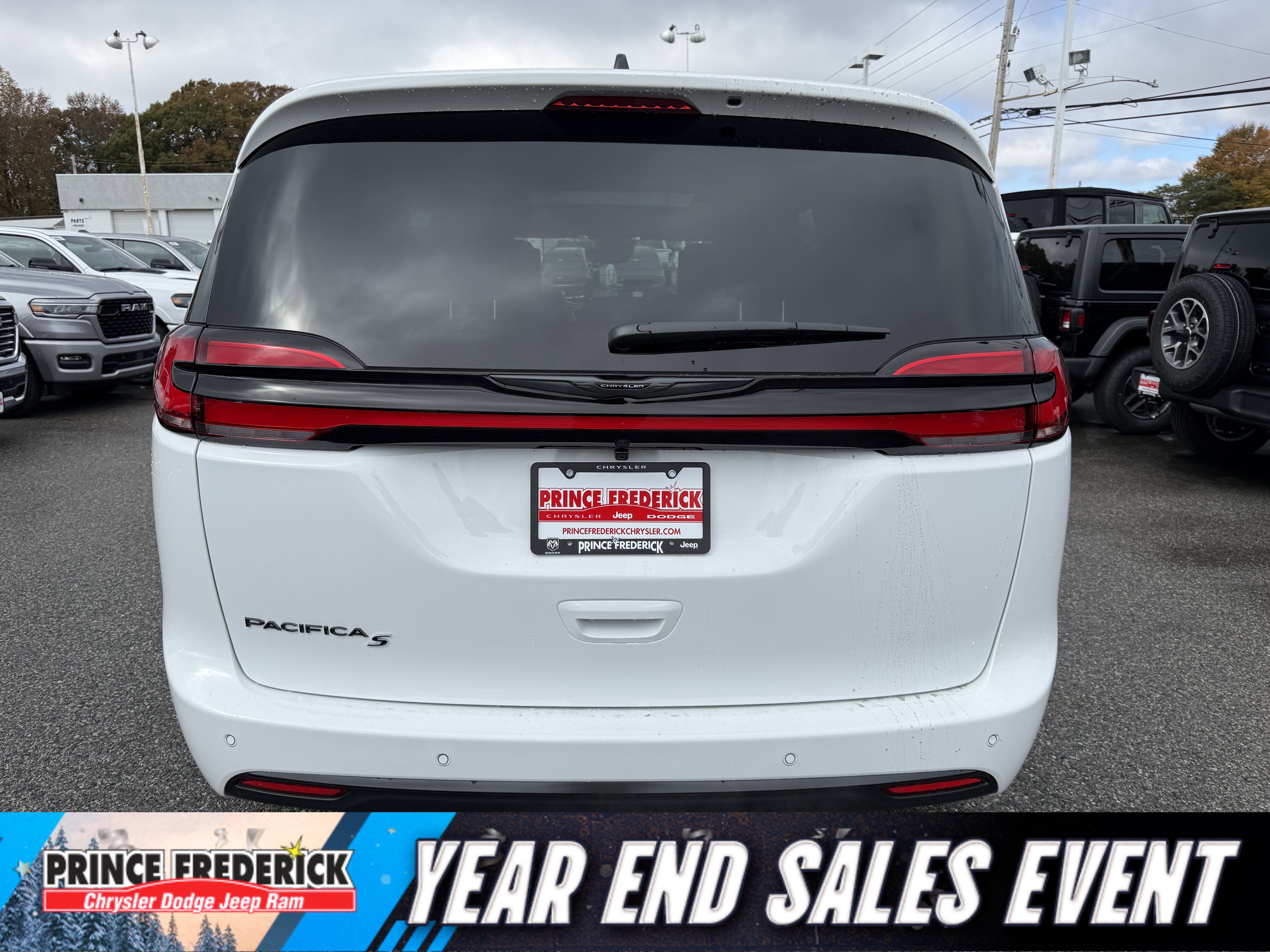 New 2026 Chrysler Pacifica Select image 4