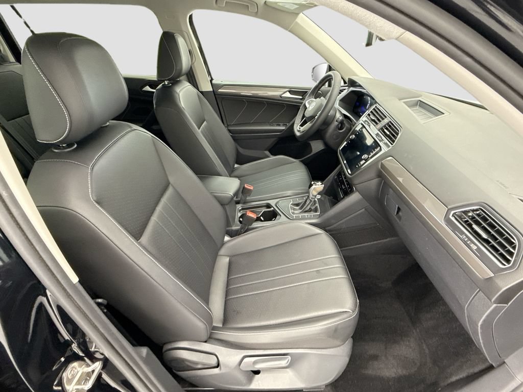Used 2023 Volkswagen Tiguan SE FWD image 18