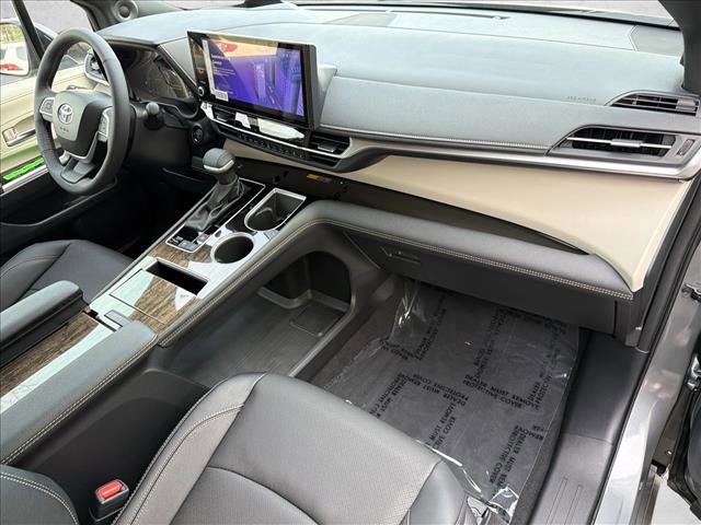 New 2026 Toyota Sienna Platinum image 25