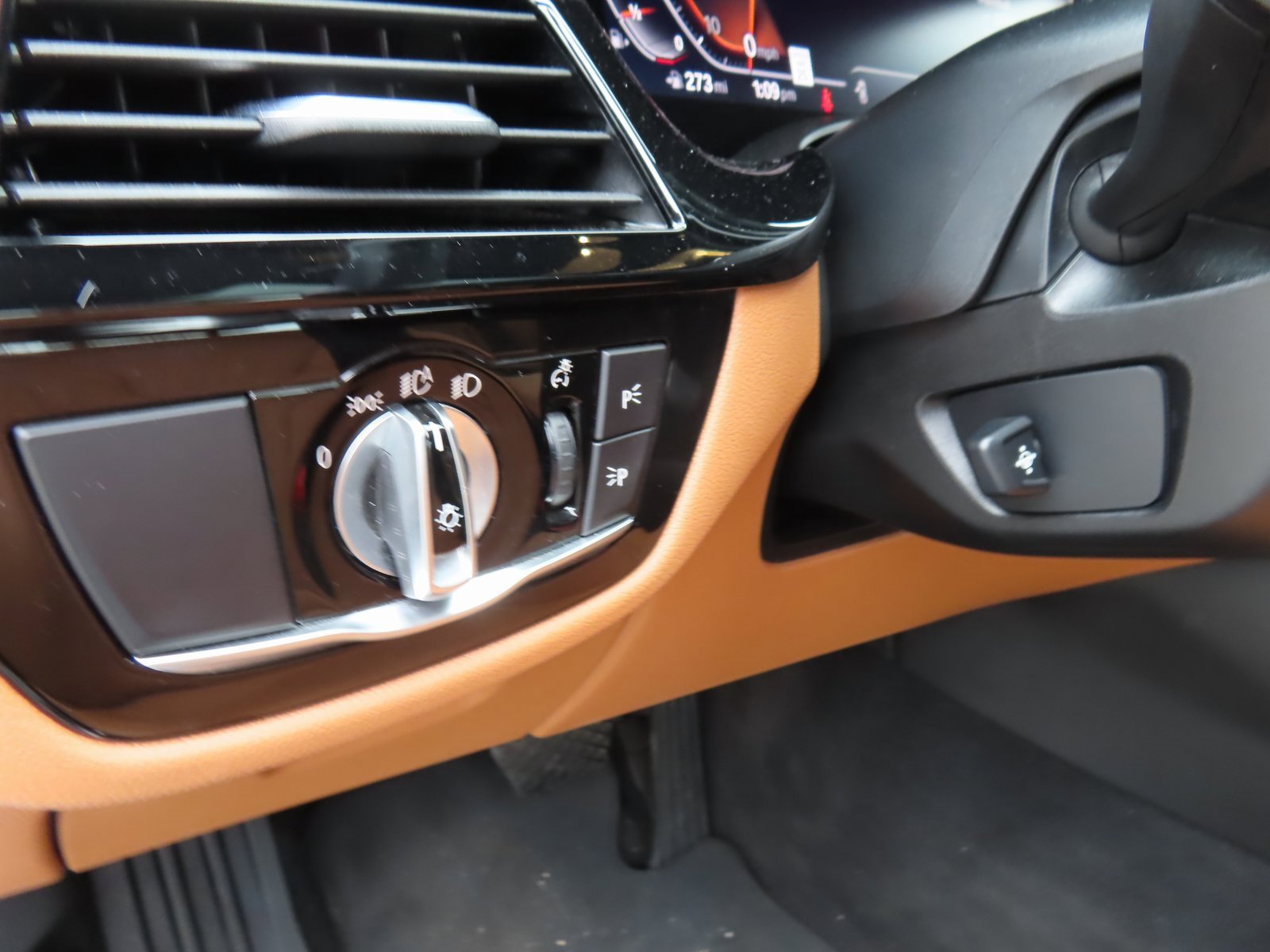 Used 2021 BMW 530i xDrive w/ Premium Package image 15