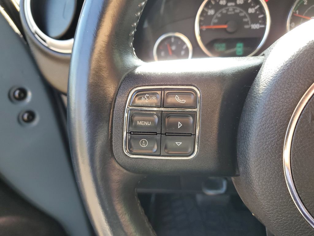 Used 2014 Jeep Wrangler Unlimited Sahara w/ Connectivity Group AWD/4WD image 15