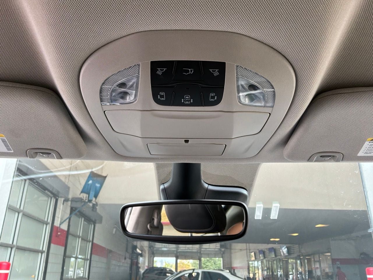 Used 2023 Chrysler Pacifica Touring-L FWD image 18
