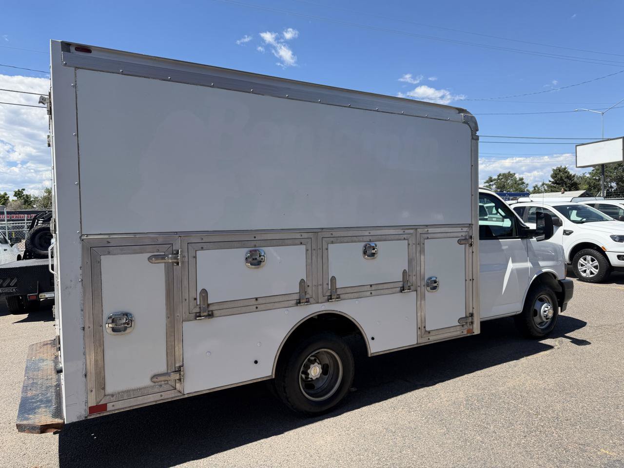 Used 2020 Chevrolet Express 3500 w/ Power Convenience Package RWD image 11