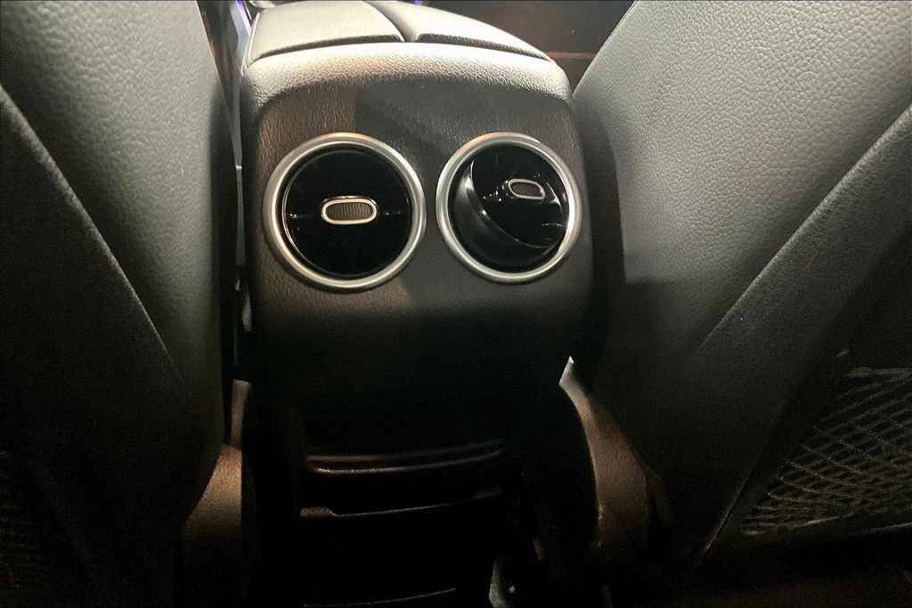 Used 2022 Mercedes-Benz GLB 250 image 32