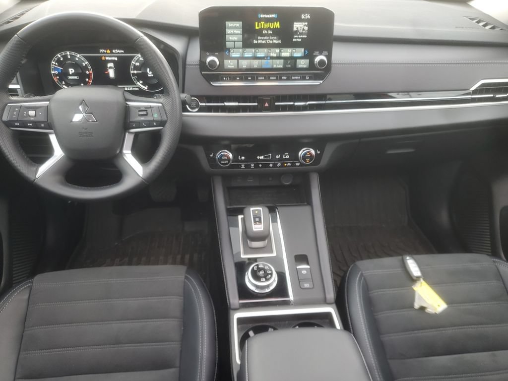 Used 2024 Mitsubishi Outlander SE AWD/4WD image 22