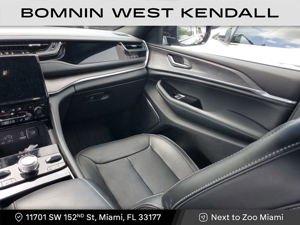 Used 2023 Jeep Grand Cherokee Overland image 12