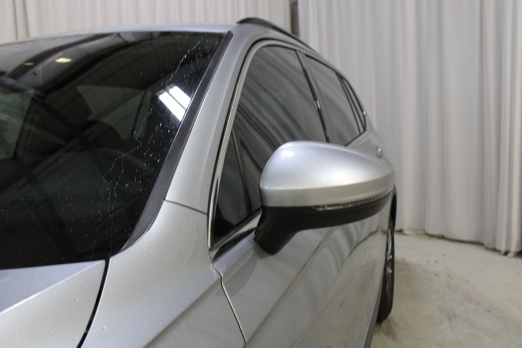 Used 2020 Volkswagen Tiguan SE AWD/4WD image 34
