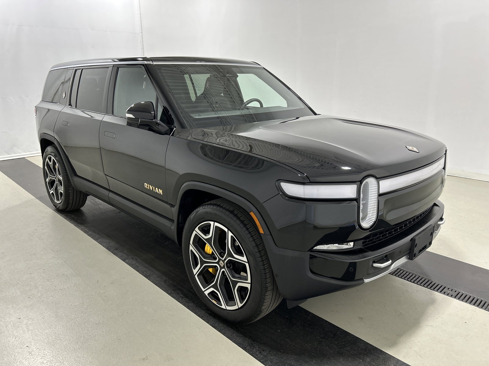 Used 2024 Rivian R1S Adventure AWD/4WD image 7