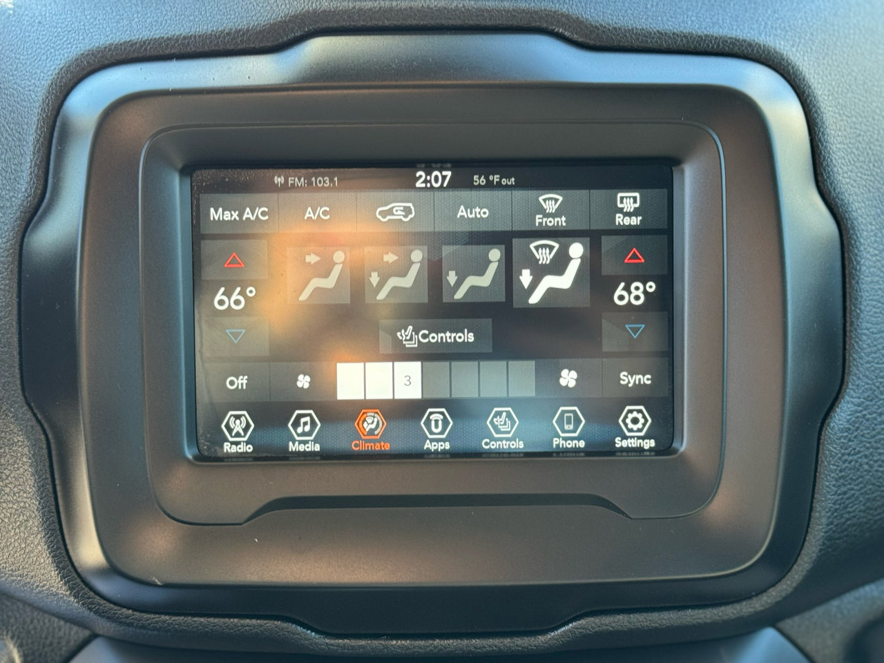 Used 2019 Jeep Renegade Altitude w/ Quick Order Package 2XM image 18