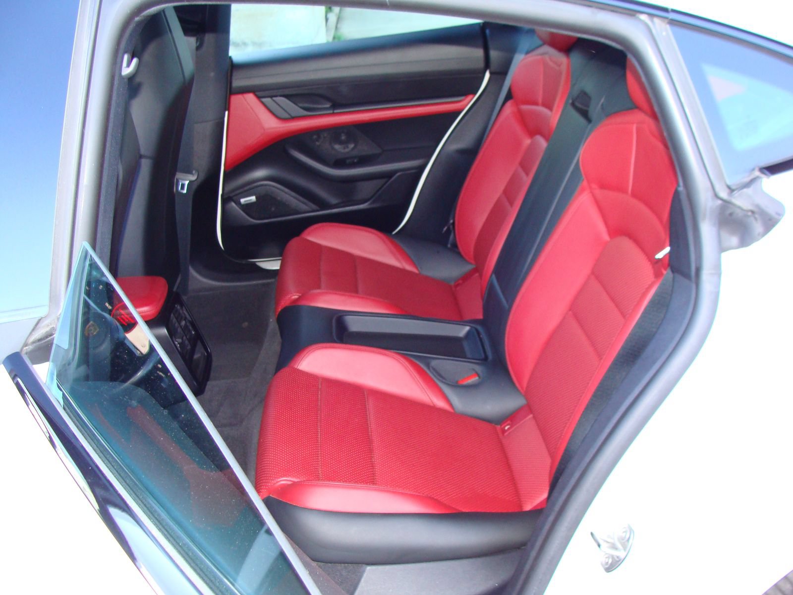 Used 2020 Porsche Taycan 4S AWD/4WD image 8