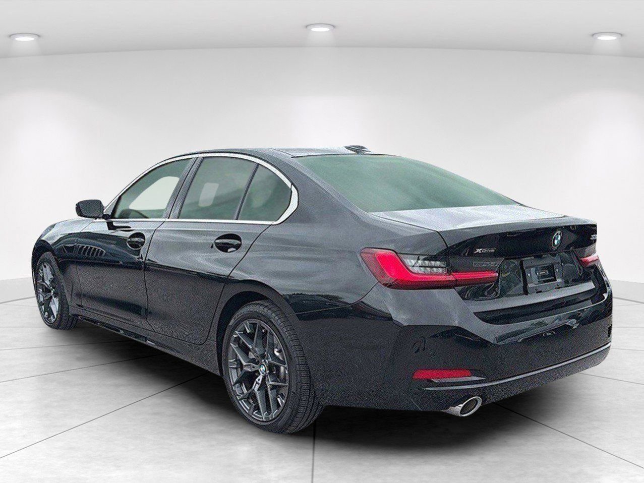 New 2025 BMW 330i xDrive Sedan w/ Convenience Package AWD/4WD image 4