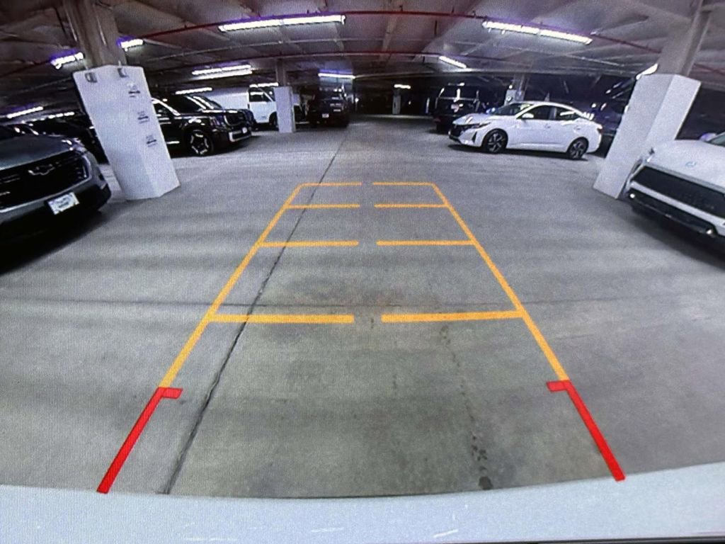 Used 2023 Chevrolet Traverse RS image 28