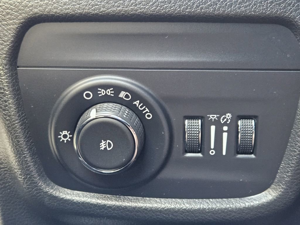 Used 2022 Jeep Grand Cherokee Limited AWD/4WD image 28