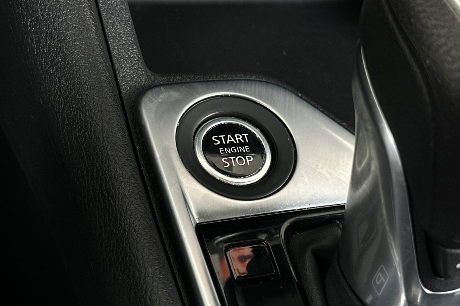 Used 2025 Nissan Sentra SV FWD image 18