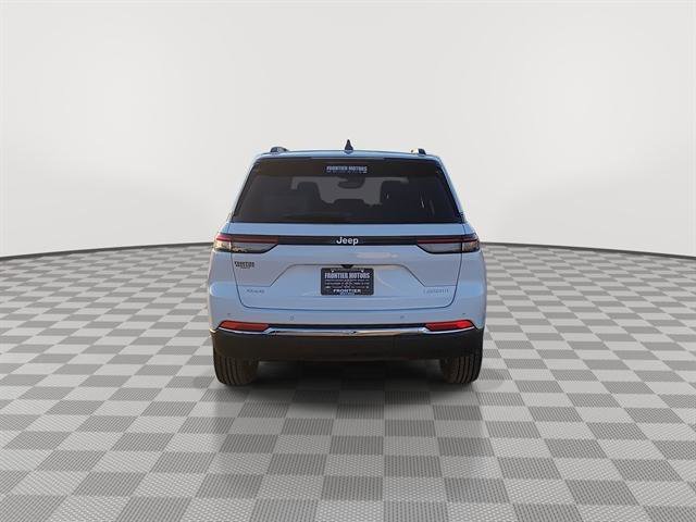 Used 2024 Jeep Grand Cherokee Laredo image 7
