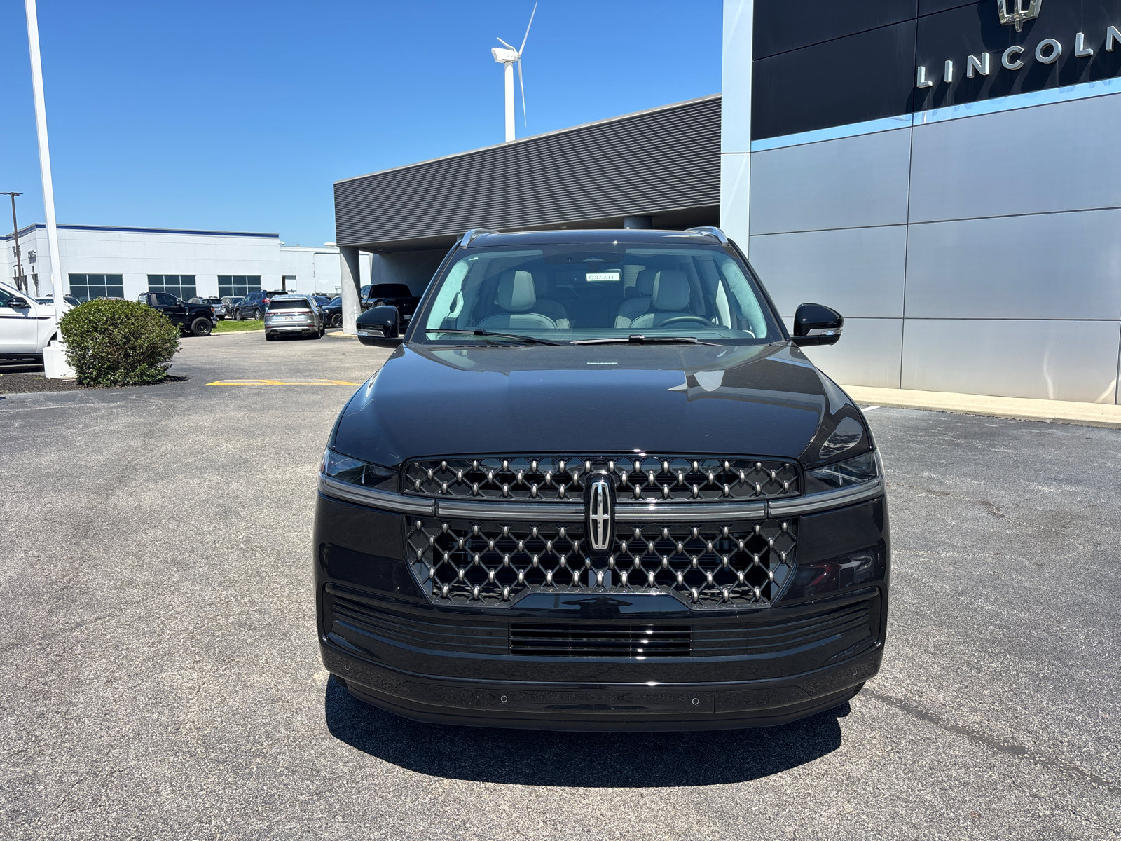 New 2026 Lincoln Navigator L Black Label AWD/4WD image 2