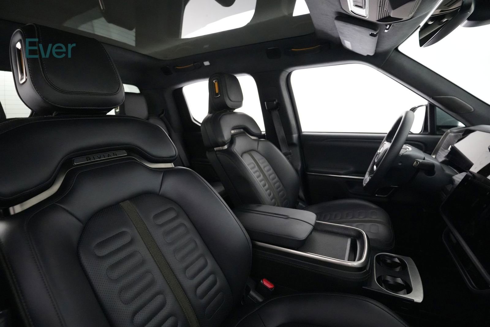 Used 2024 Rivian R1T Adventure image 4