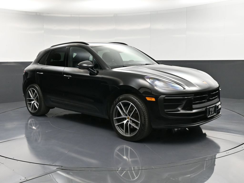 Certified 2023 Porsche Macan Turbo image 2