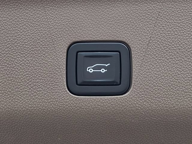 Used 2022 GMC Yukon XL Denali w/ Advanced Technology Package AWD/4WD image 32
