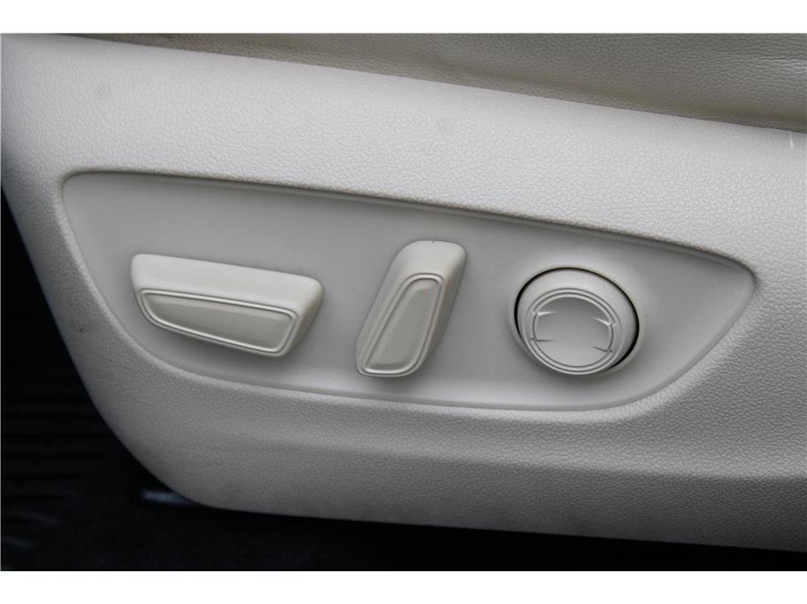Used 2020 Toyota Highlander Limited AWD/4WD image 15