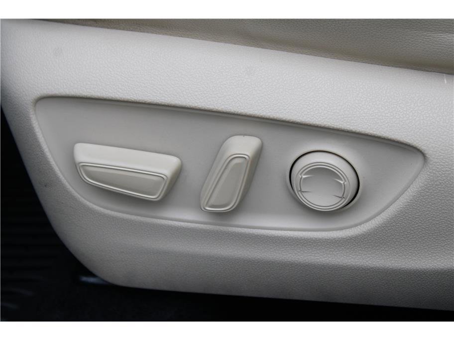 Used 2020 Toyota Highlander Limited AWD/4WD image 15