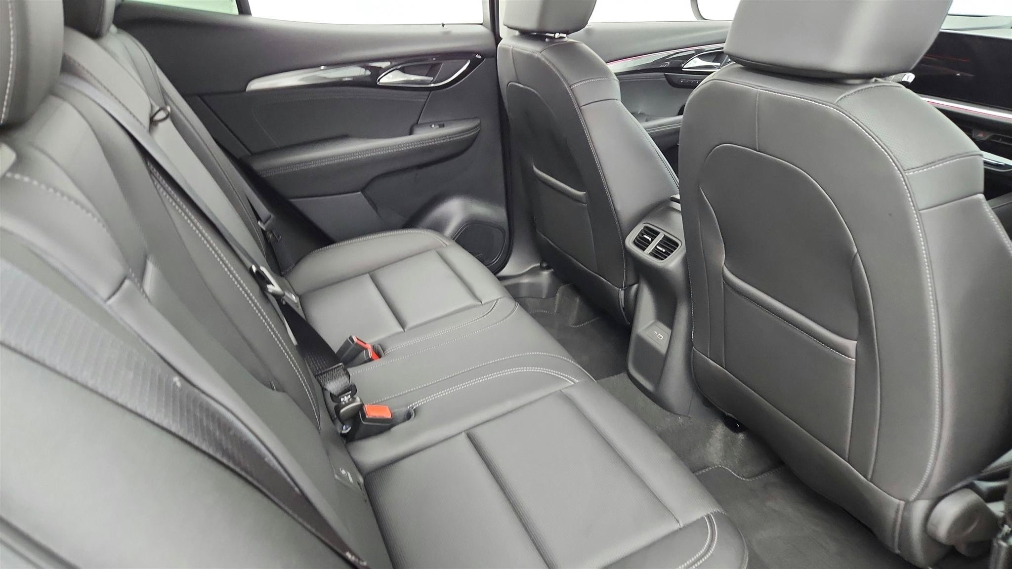 Used 2025 Buick Envision Preferred AWD/4WD image 37