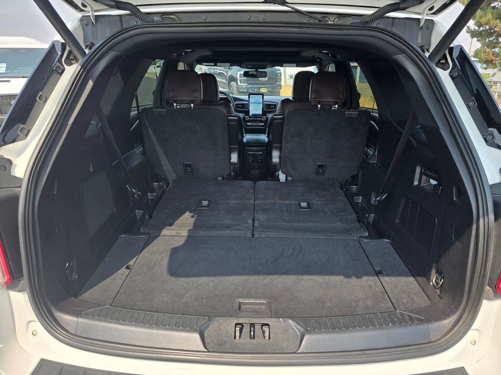 Used 2022 Ford Explorer Platinum w/ Equipment Group 601A AWD/4WD image 30