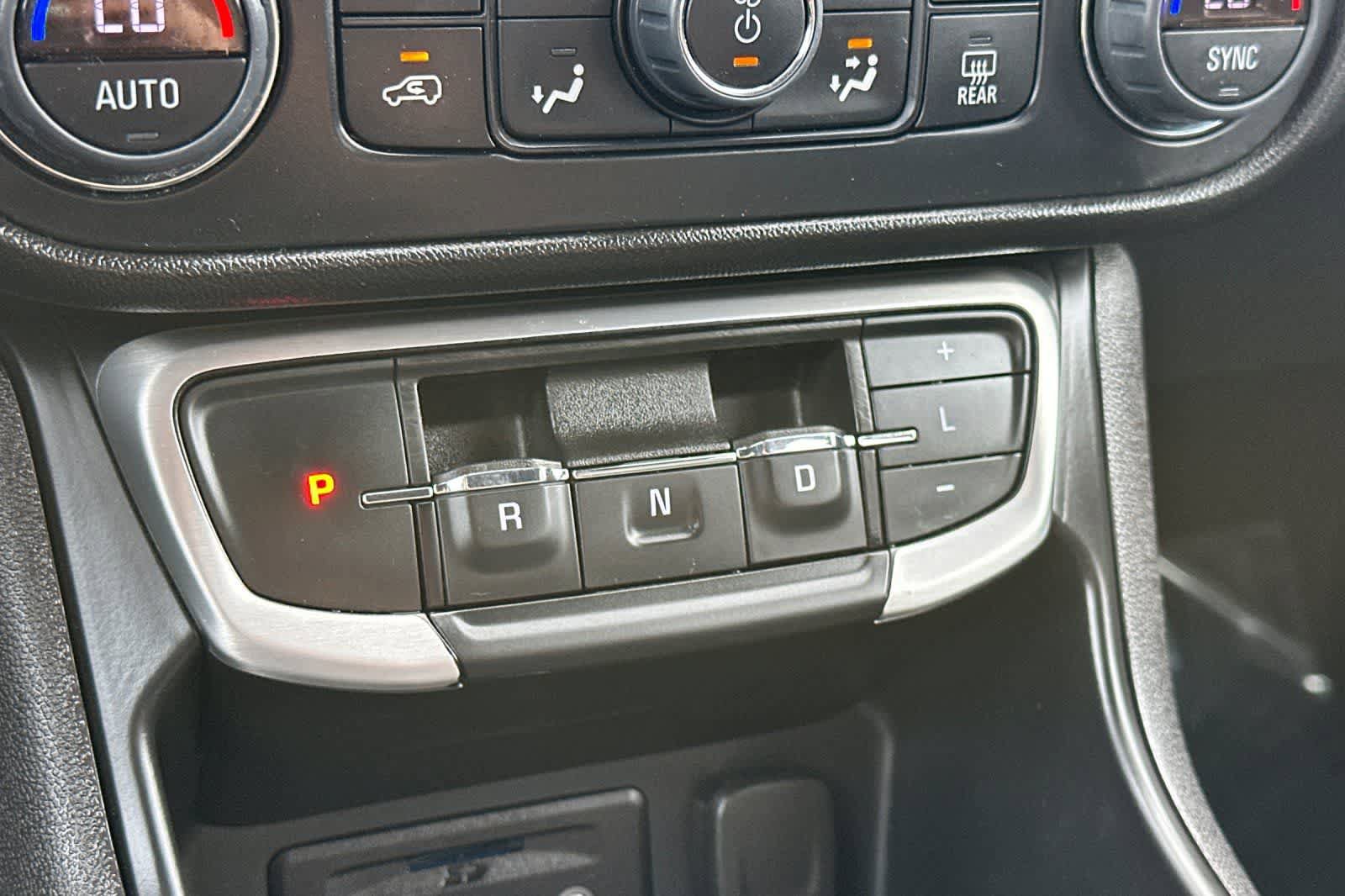 Used 2024 GMC Terrain SLT AWD/4WD image 23