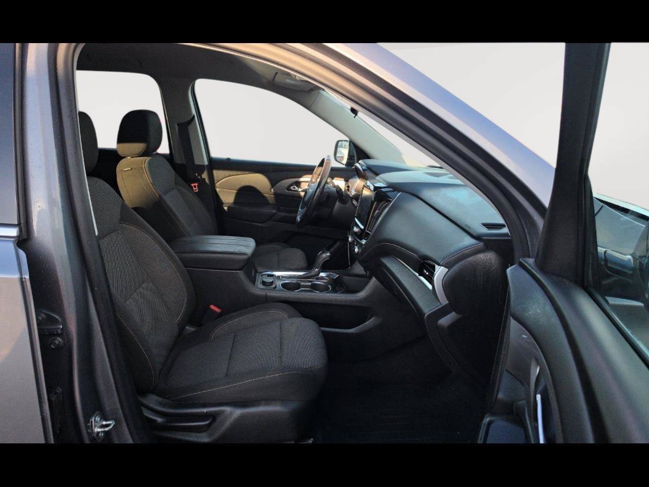 Used 2020 Chevrolet Traverse LT FWD image 11