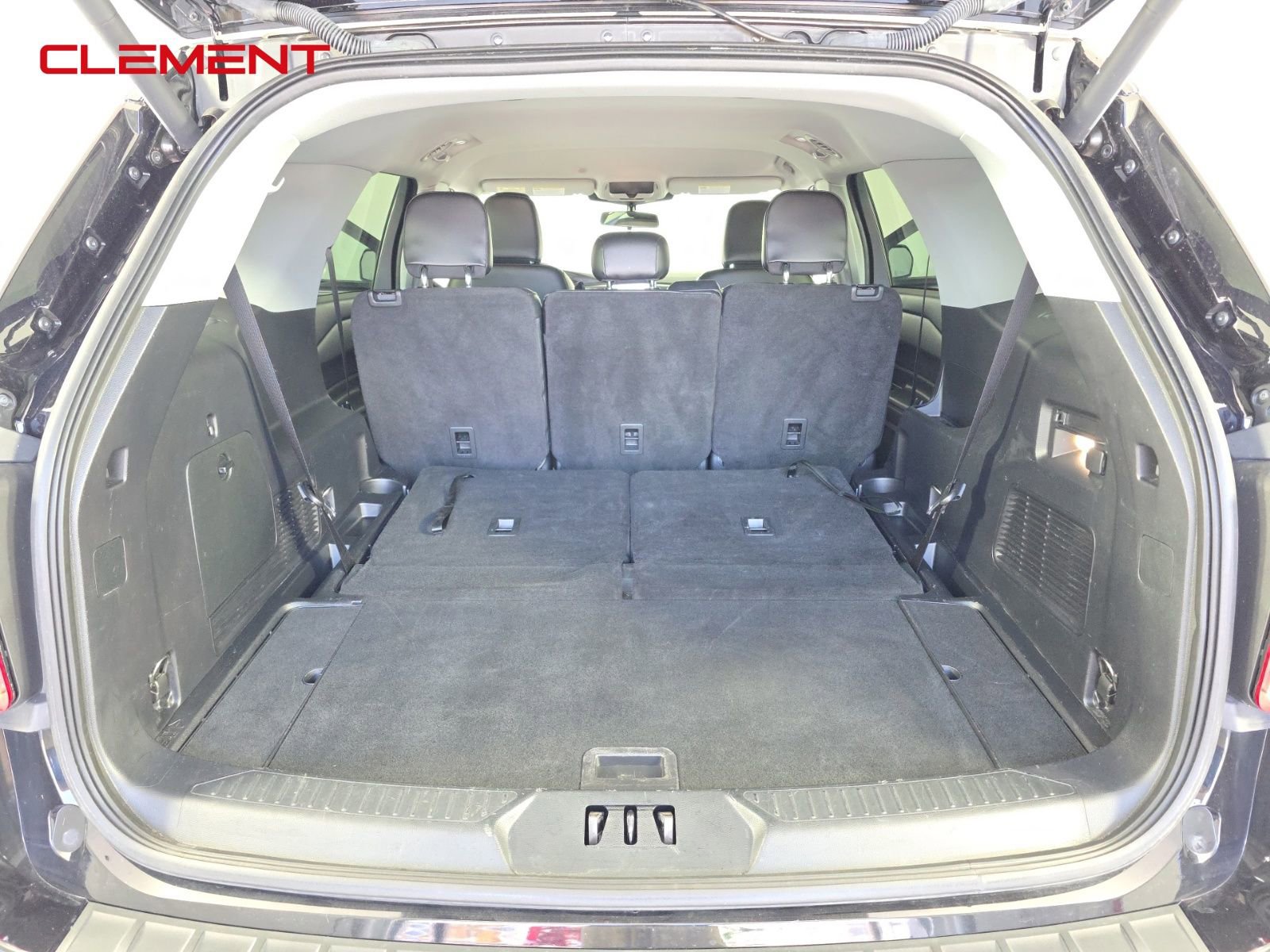 Used 2022 Ford Explorer XLT w/ Equipment Group 202A image 27