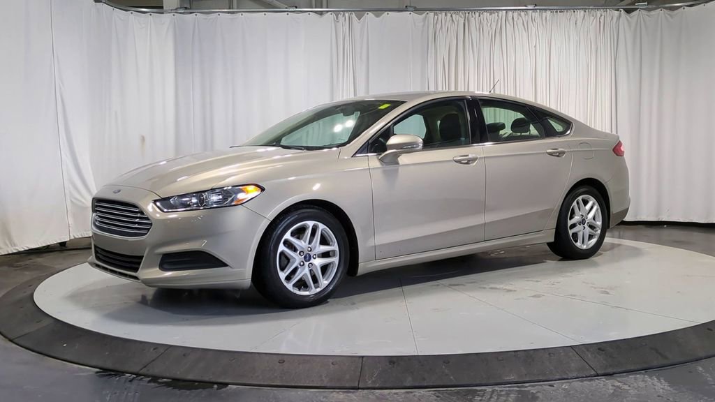 Used 2015 Ford Fusion SE image 5