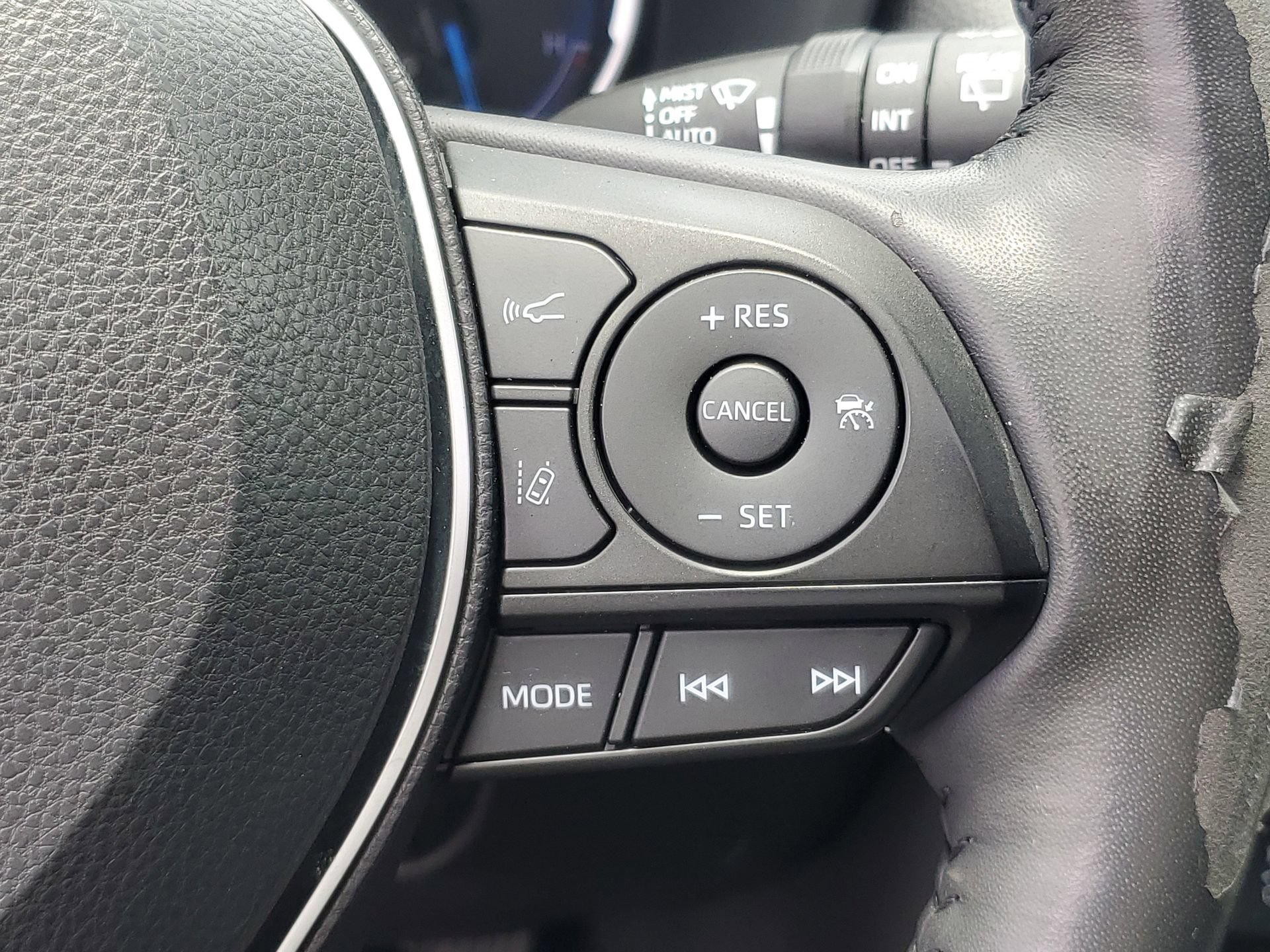 Used 2019 Toyota RAV4 XSE w/ XSE Weather Package AWD/4WD image 27