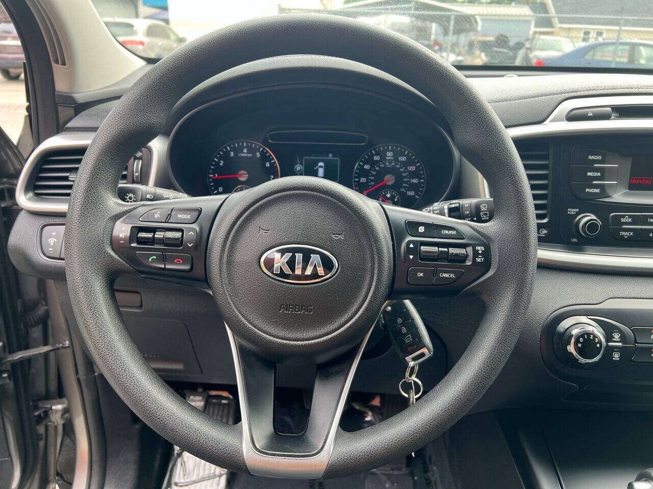 Used 2017 Kia Sorento L FWD image 13