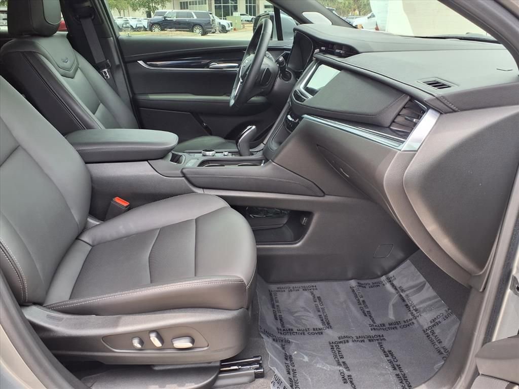 Used 2025 Cadillac XT5 Premium Luxury FWD image 9