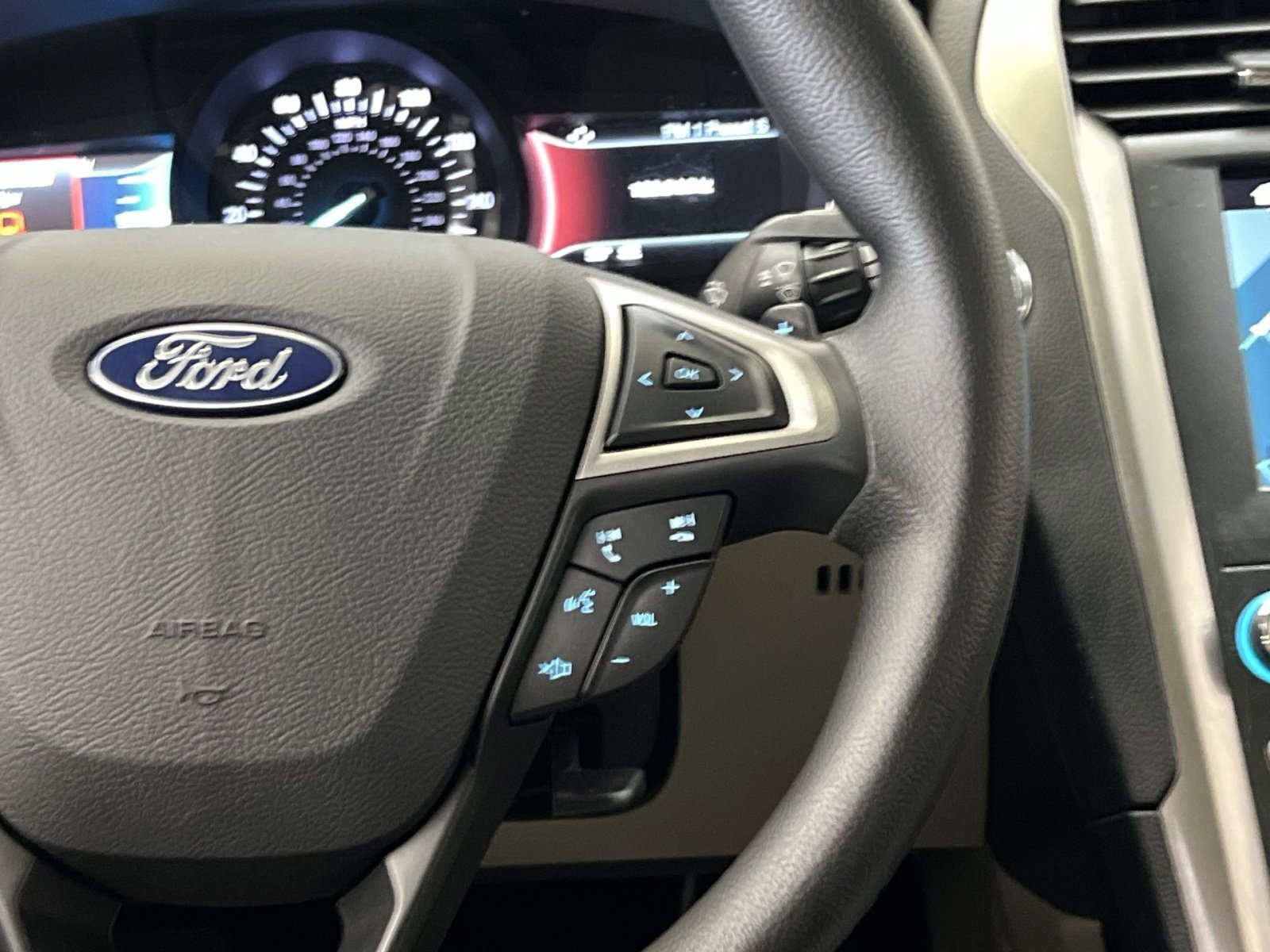 Used 2019 Ford Fusion SE image 29