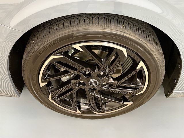 Used 2026 Nissan Sentra SR w/ SR Premium Package FWD image 31