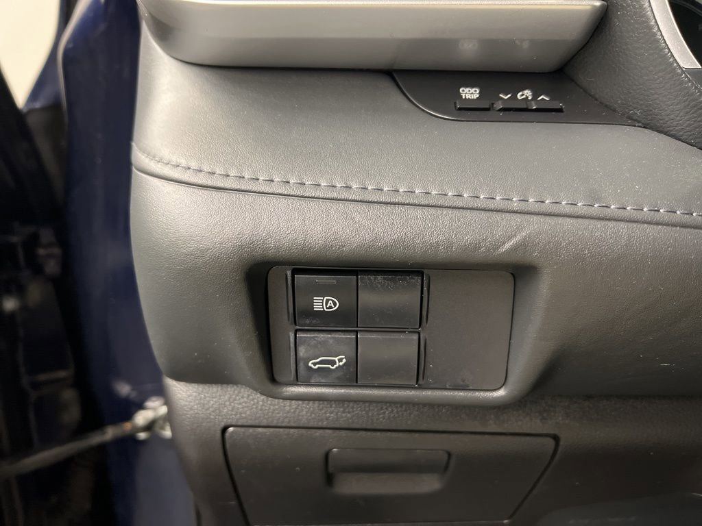 Used 2021 Toyota Highlander XLE image 24