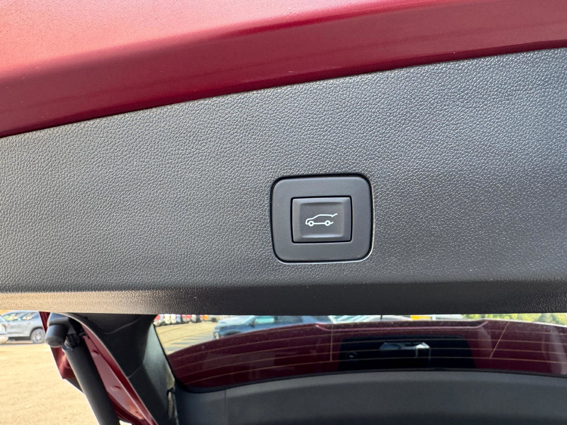 Used 2025 Buick Encore GX Avenir w/ Avenir Technology Package image 13