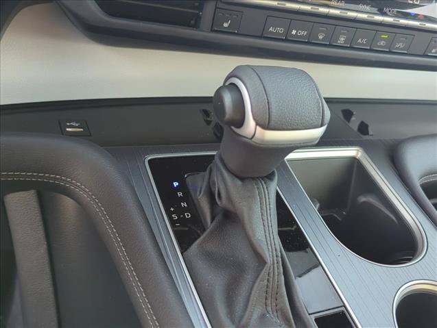Certified 2025 Toyota Sienna XLE FWD image 21