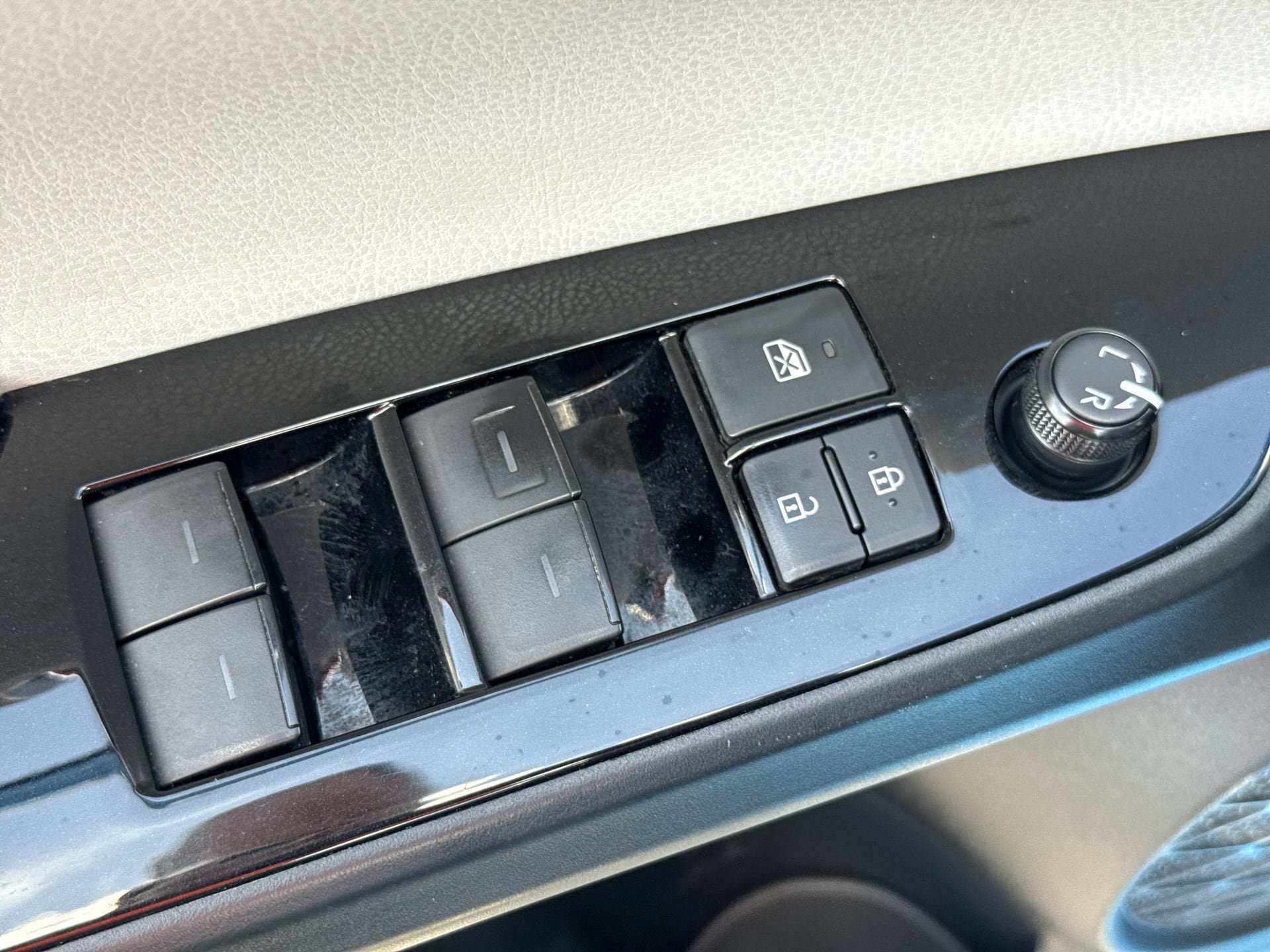Certified 2019 Toyota Prius LE FWD image 15