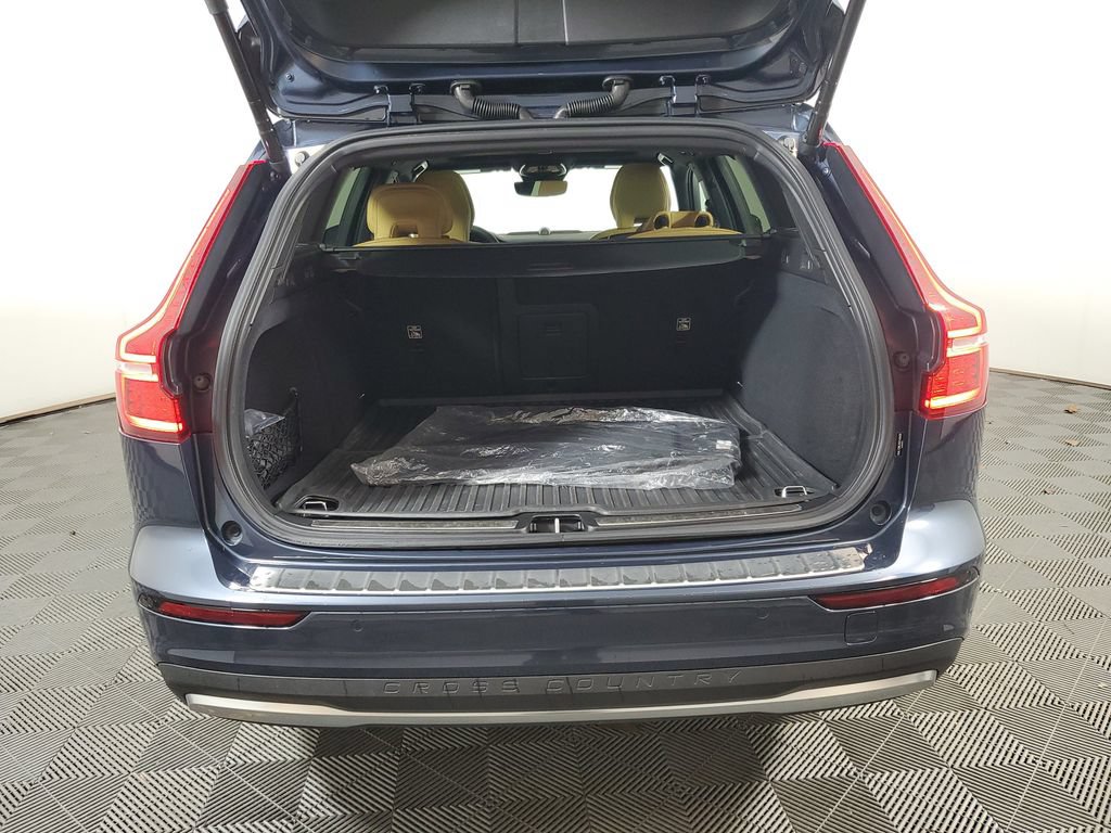 Used 2025 Volvo V60 B5 Cross Country Ultra w/ Protection Package Premier AWD/4WD image 6