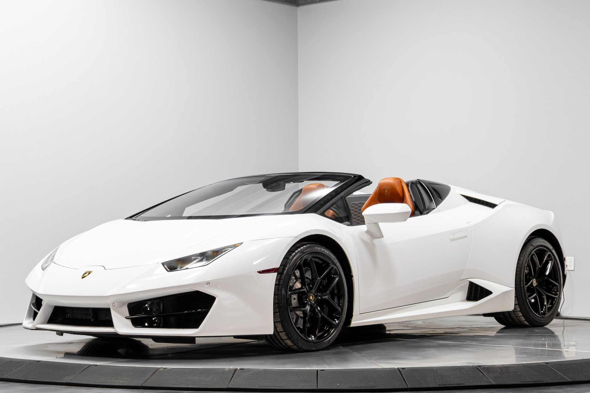 Used 2019 Lamborghini Huracan LP 580-2 image 2