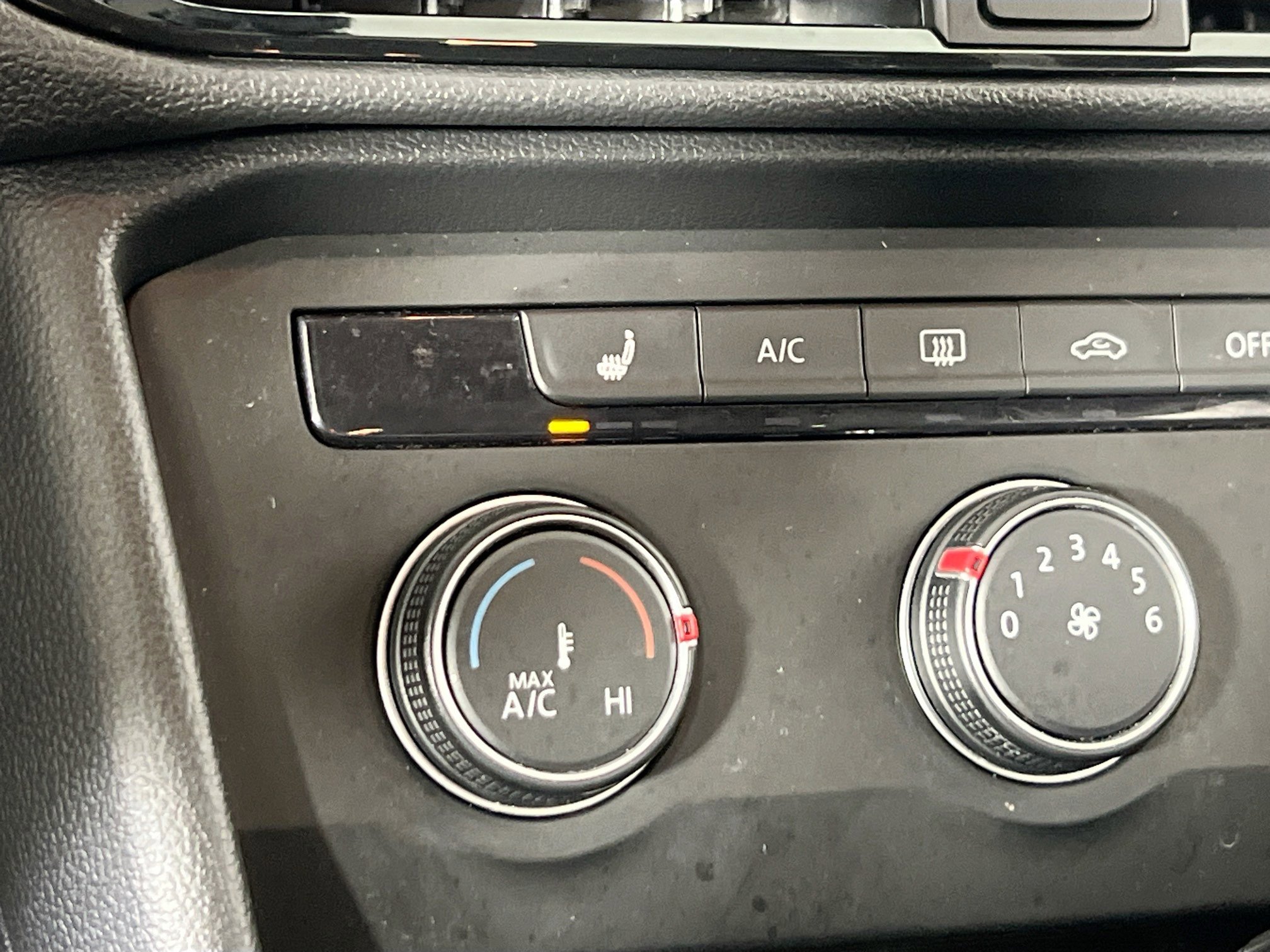 Used 2022 Volkswagen Taos SE AWD/4WD image 19
