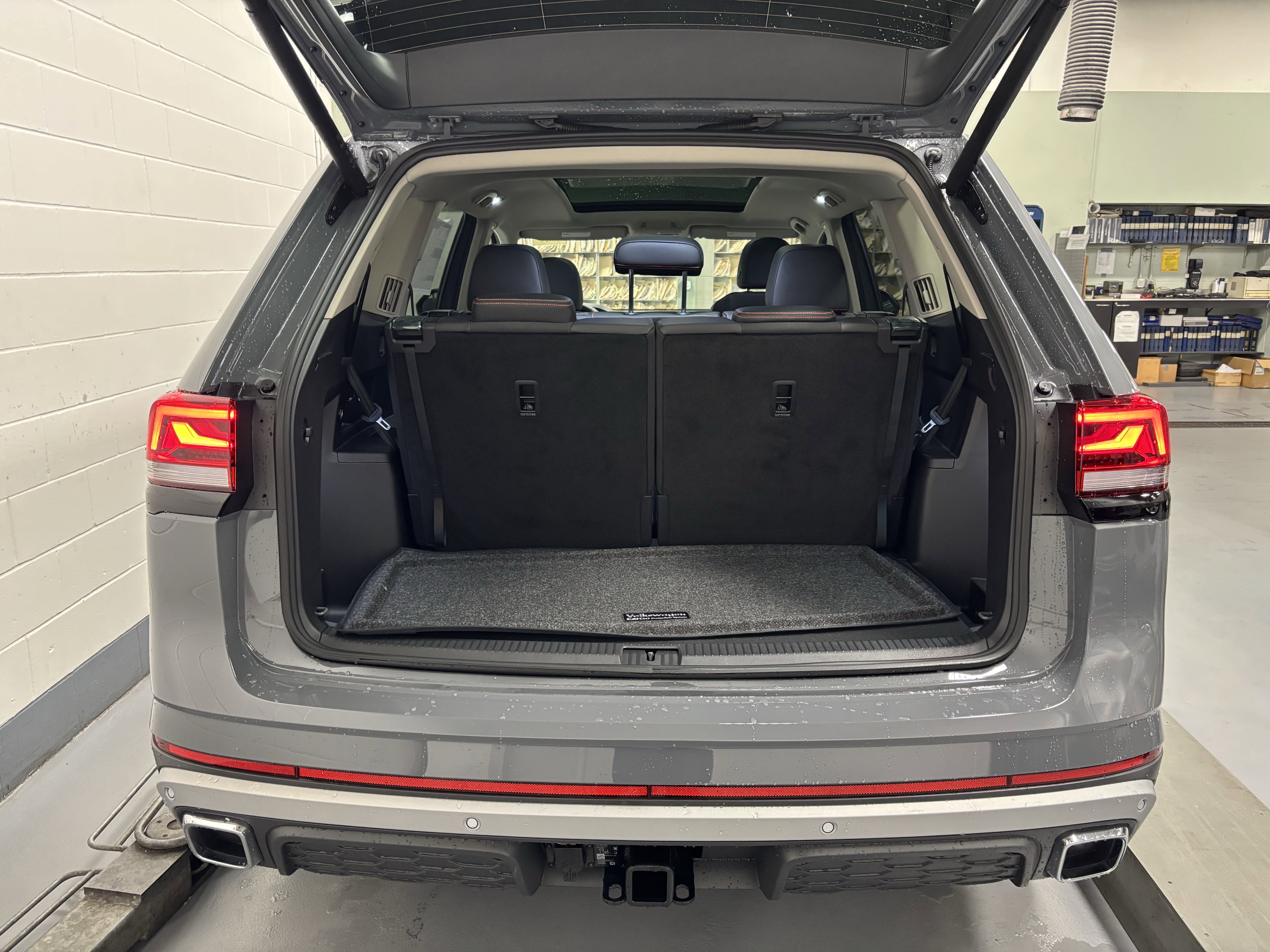 New 2025 Volkswagen Atlas Peak Edition SE image 29