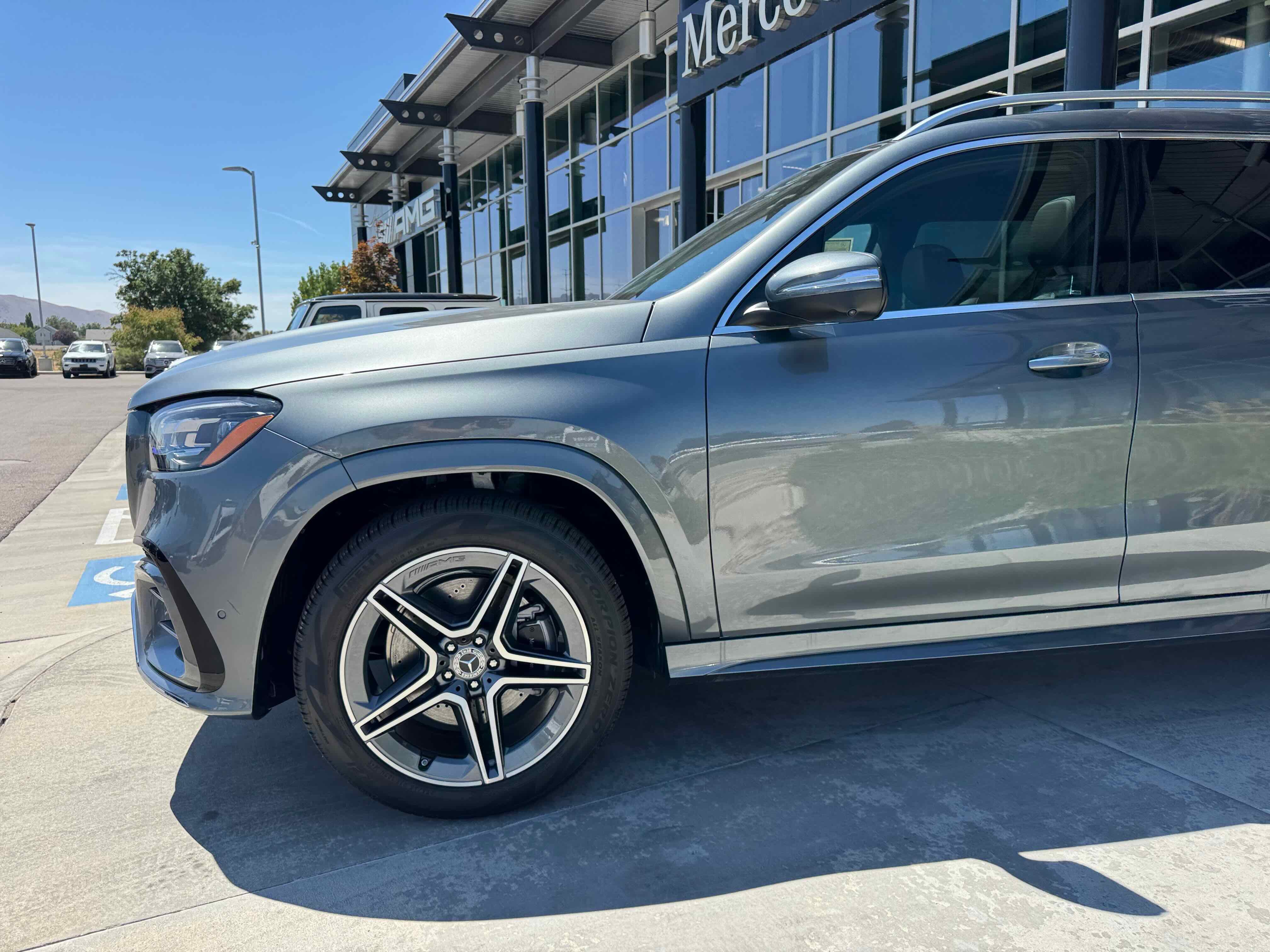 New 2025 Mercedes-Benz GLS 450 4MATIC image 2